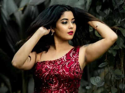Aishwarya Shindogi shares a BTS video featuring Mayangini's re-entry in Naagini 2