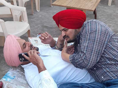 This Picture Of Late Singer Sidhu Moose Wala With His Father Balkaur