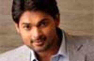 Ajmal to play baddie in Racha