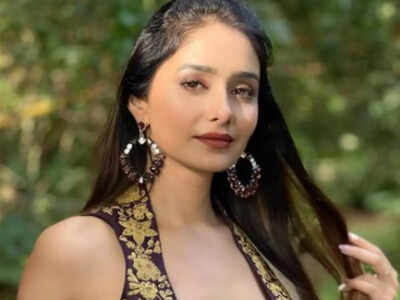 Leena Jumani as Krishna; Watch the BTS video from 'Hey Kem Chho London'