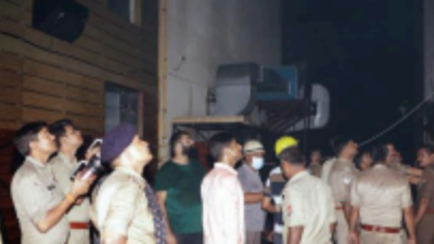 Lucknow: Panic after minor fire breaks out in Habibullah Estate building