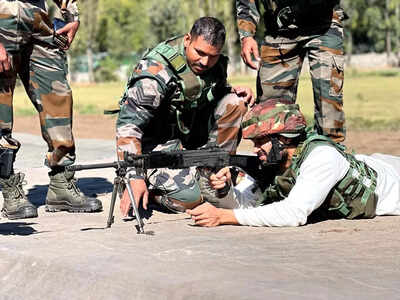Vijay Deverakonda visits Uri; spends time with the 'baddest men on the Indian frontlines'