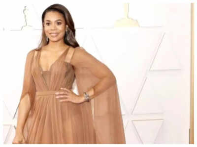 Regina Hall jokes Jimmy Kimmel needs protection at Oscars