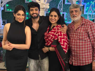Zeeshan Khan celebrates his birthday with parents and ladylove Reyhna Pandit; shares a heartfelt note for his fans