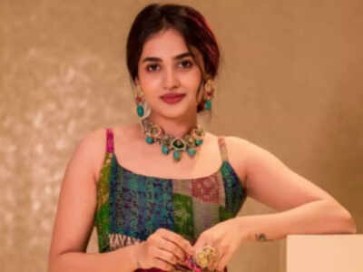 Teju Ashwini plays a girl working in a medical shop