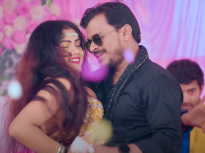 Pramod Premi Yadav Releases A New Song Tabhi Machi Panch Ke