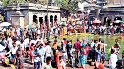 Hundreds gather at Ramkund for a holy dip on Makar Sankranti