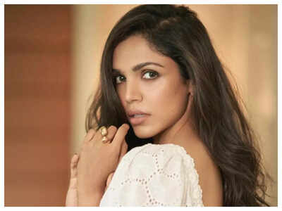 'Taaza Khabar': Shriya Pilgaonkar continues to garner rave reviews for her performance