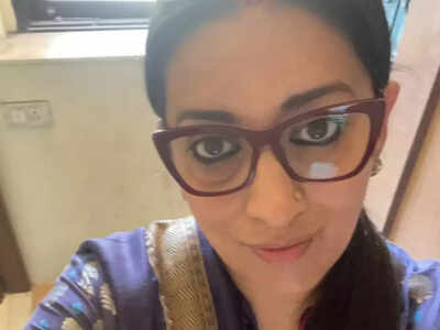 Smriti Irani leaves netizens in splits by sharing Hera Pheri's viral meme describing her Monday mood