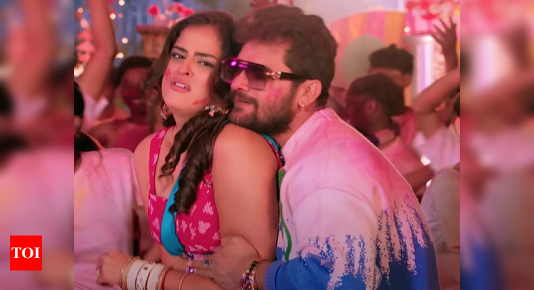 Khesari Lal Yadav And Yamini Singh S New Holi Song Bhaginwa Ke Fua Is