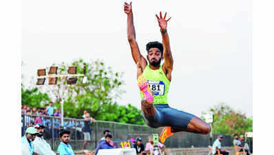 Aldrin breaks long jump record