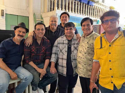 Sumeet Raghavan, Deven Bhojani, Satish Shah and all the Sarabhai Vs Sarabhai boys reunite; see pic