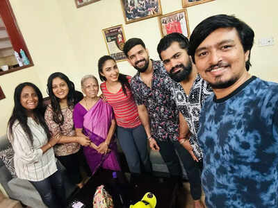 Roopesh Shetty shares pictures with Saanya Iyer's family, fans celebrate their reunion on social media
