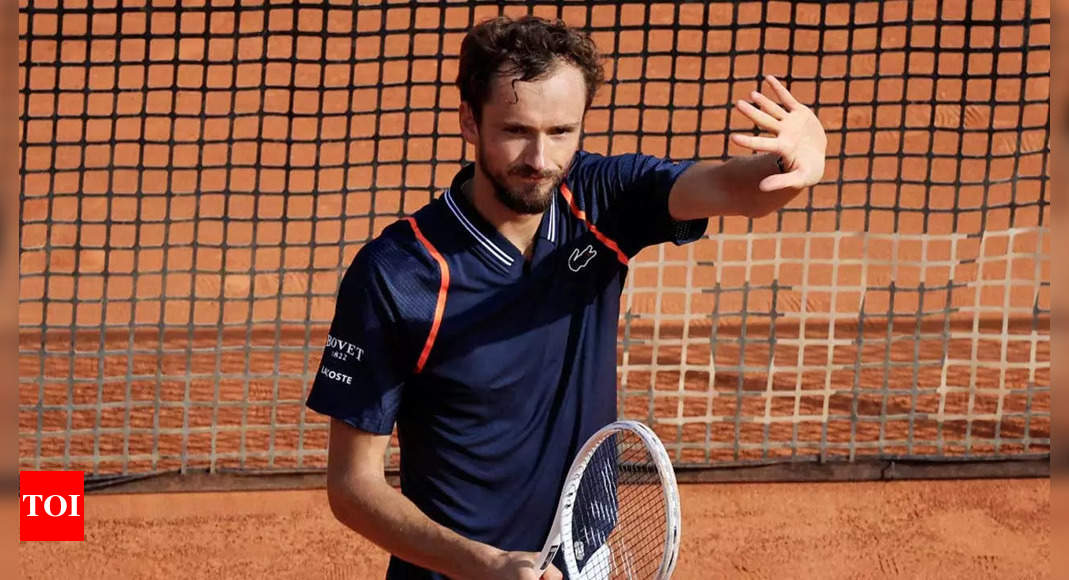 Daniil Medvedev Beats Lorenzo Sonego To Power On In Monte Carlo