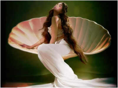 Tara Sutaria dishes out mermaid vibes with latest photoshoot; Fans react