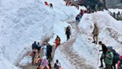 Kedarnath yatra to remain suspended today due to heavy snowfall, Met issues orange alert