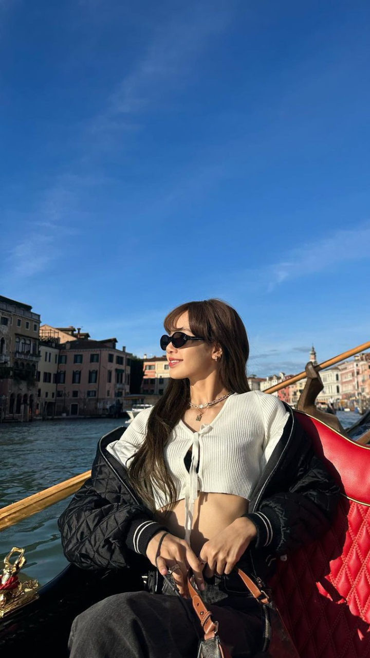 Exploring Venice Through Blackpink's Lisa's Eyes