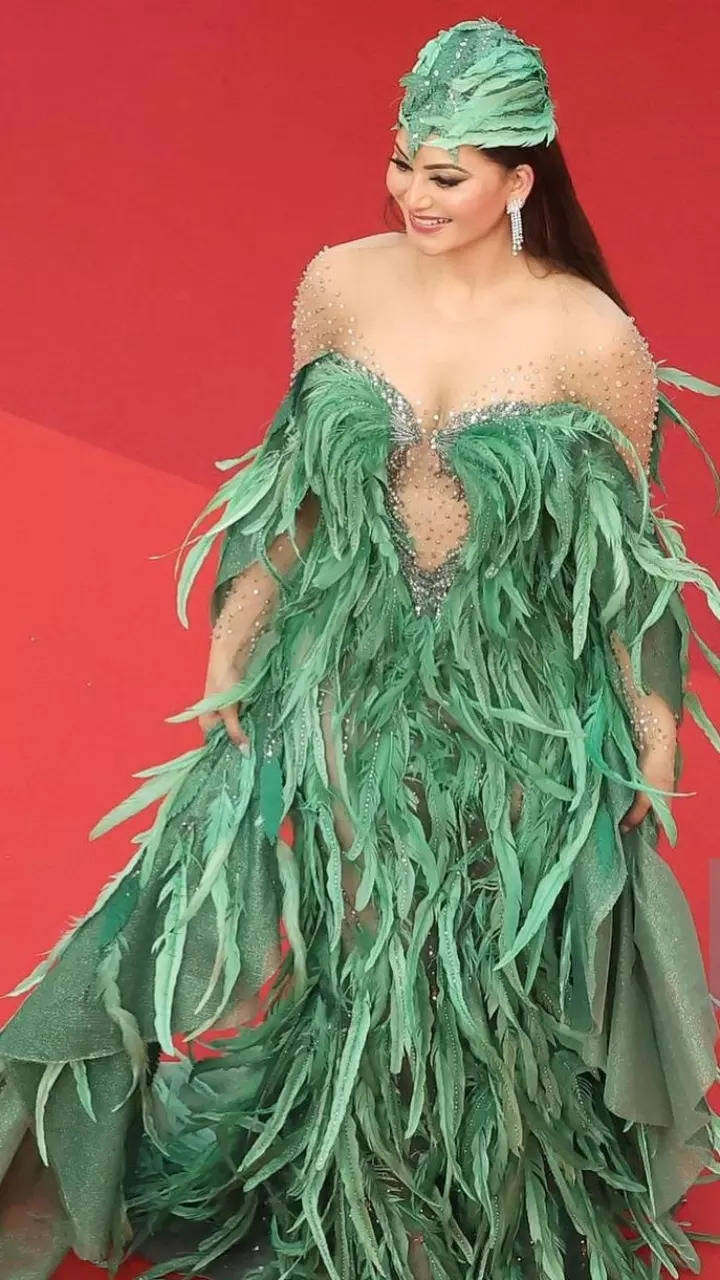 ​Hot ENT Scoop: Urvashi Repeats Victoria’s Dress At Cannes, RRR’s Ray Stevenson Dies ​