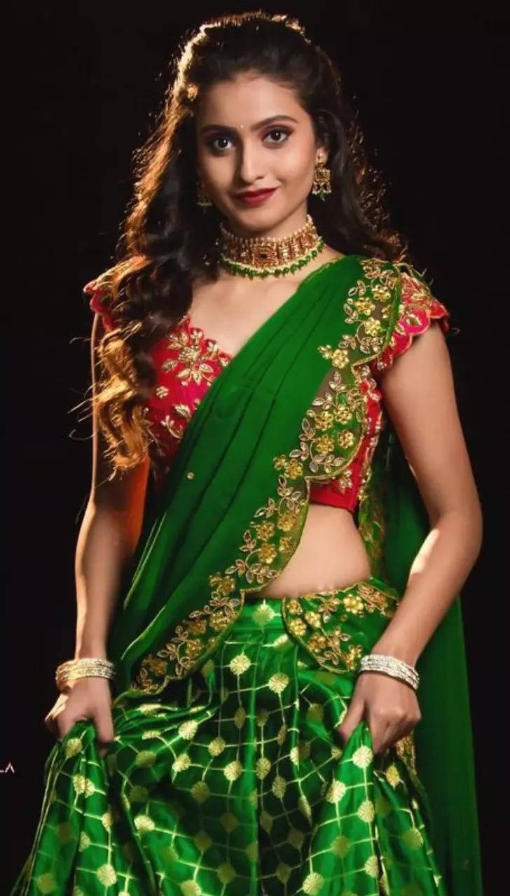 Matching jewellery for green on sale lehenga