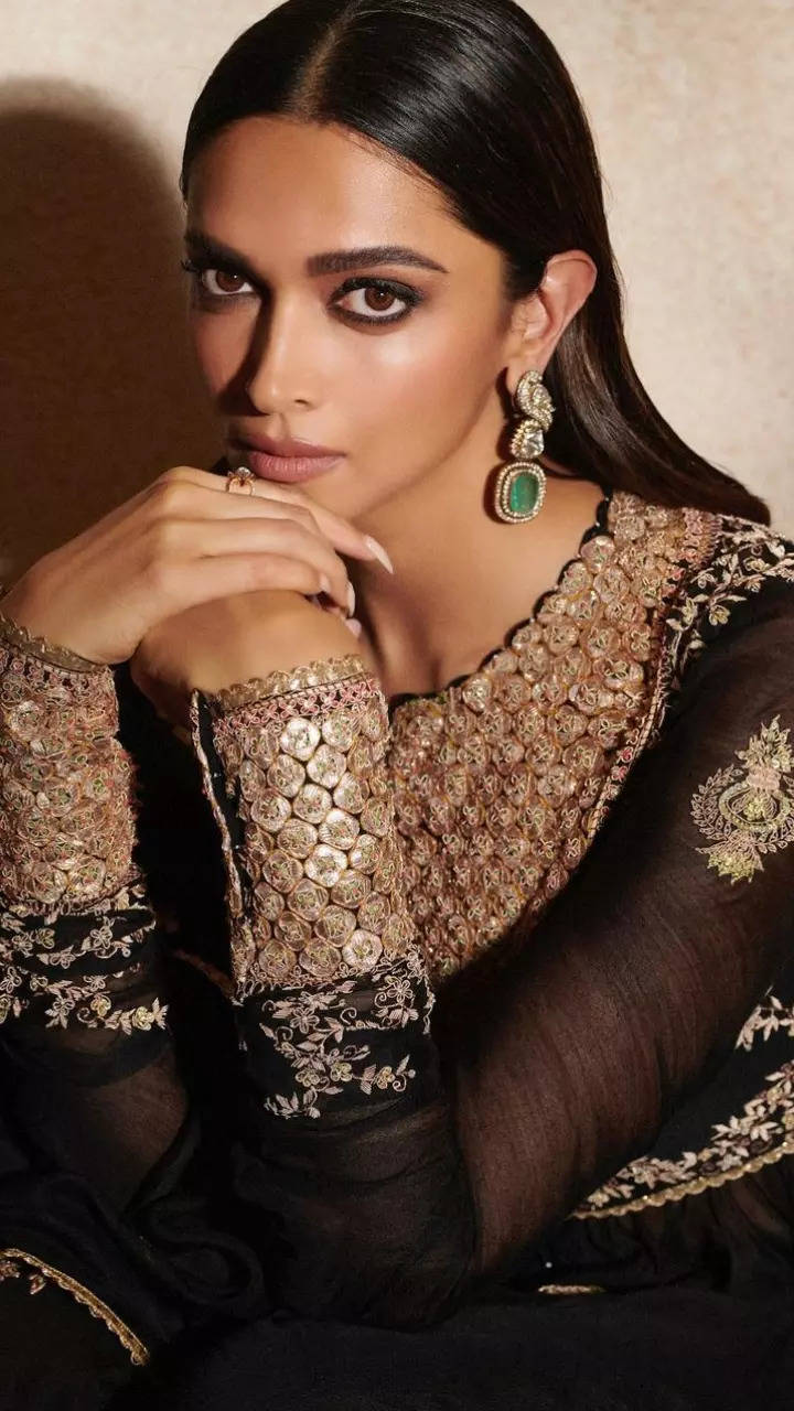 Deepika hotsell black lehenga