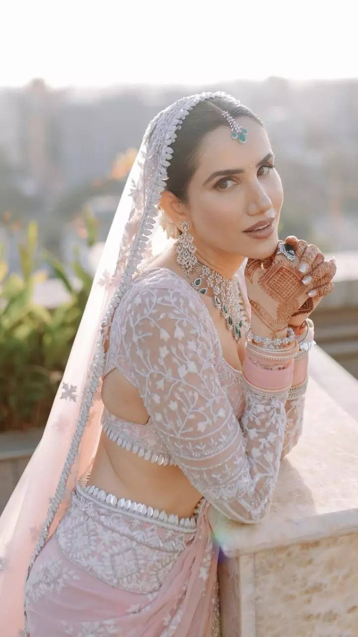 White bridal lehengas for every millenial bride out there