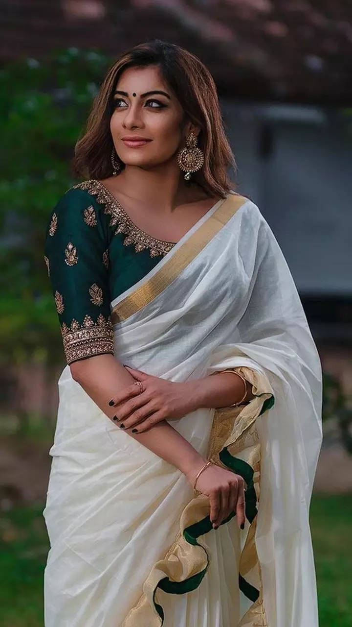 Trendy and classy Onam Saree | Saree poses, Kerala saree blouse designs,  Onam saree