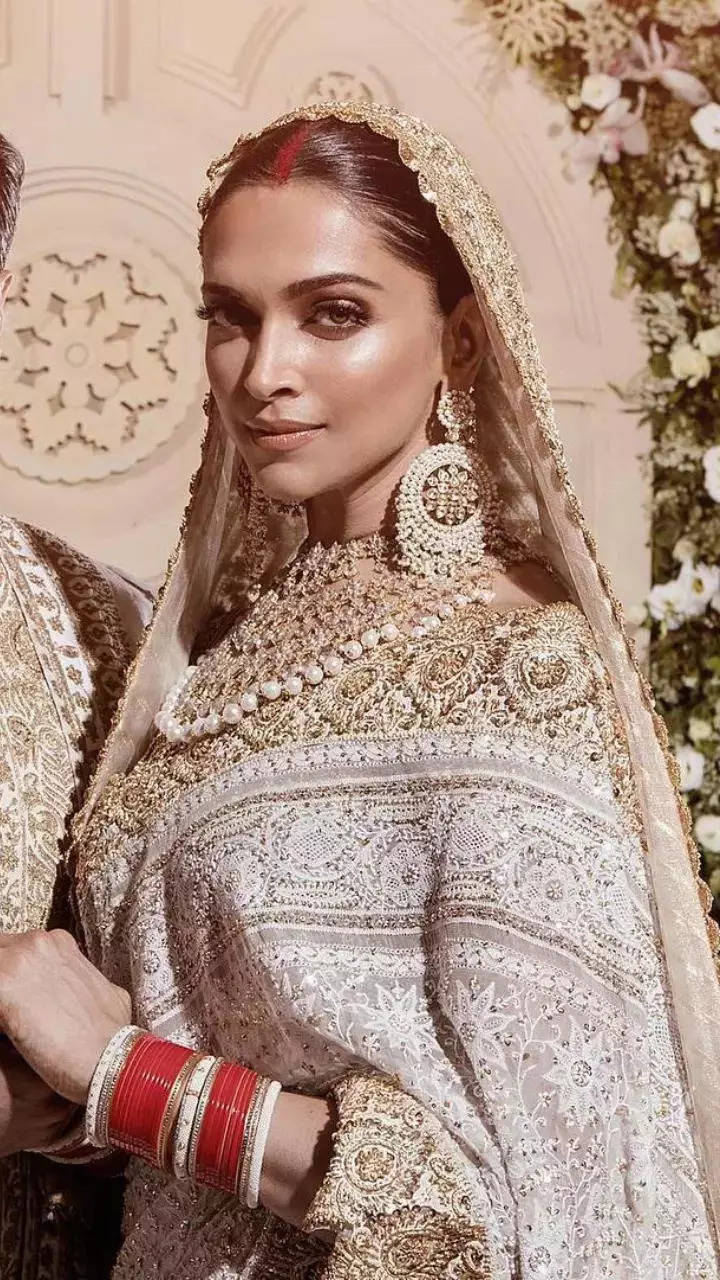 Deepika Padukone, Anushka Sharma's unique Sabyasachi bridal looks compared  in pics | Fashion Trends - Hindustan Times