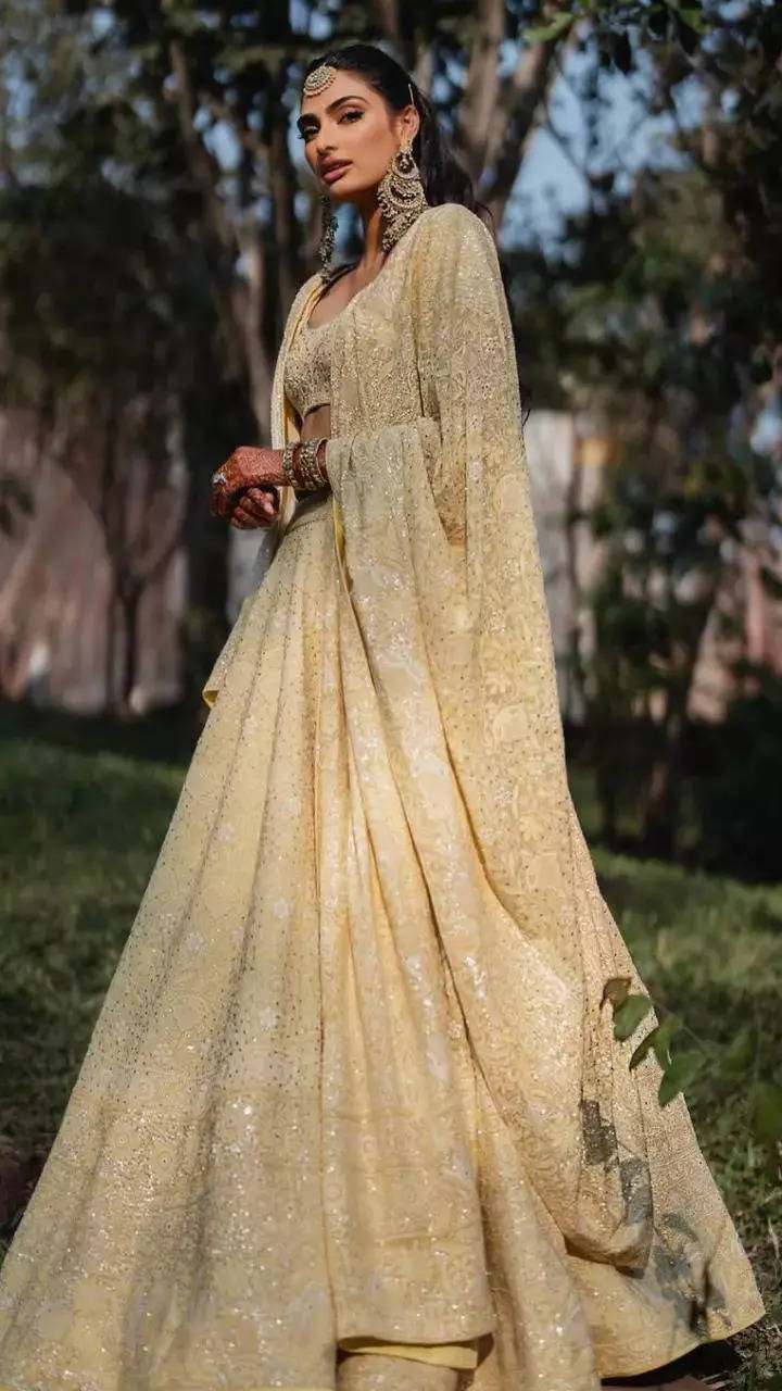 Sabyasachi Lehenga Price | How much does a Sabyasachi Lehenga Cost |  WedMeGood