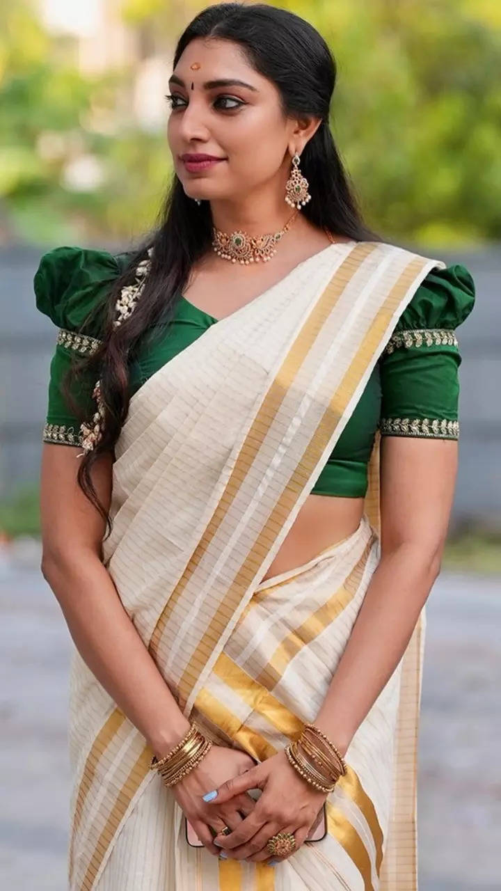 Kerala Kasavu Saree: Buy Latest Indian Designer Kerala Kasavu Saree Online  - Utsav Fashion