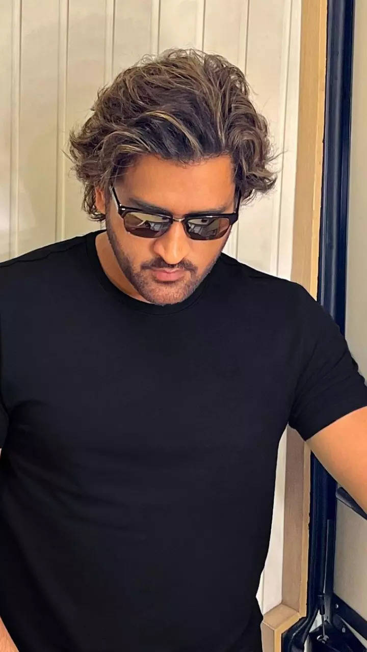 MS Dhoni is growing his hair and his new hairstyle is nothing less than  fabulous