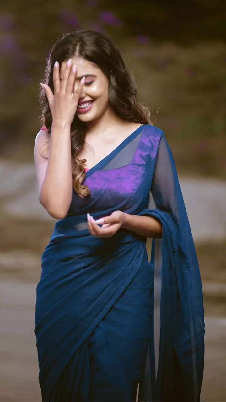 Traditional Beautiful Indian Young Girls Saree Stock Photo 732799330 |  Shutterstock