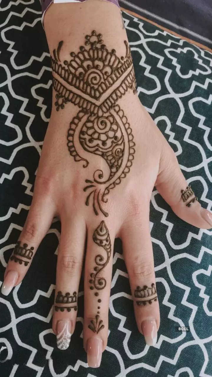 12 Best Simple Mehndi Designs for Weddings