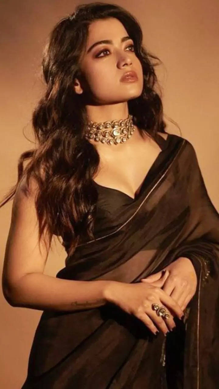 Radha Sagar's beautiful photoshoot in black saree | Times of India