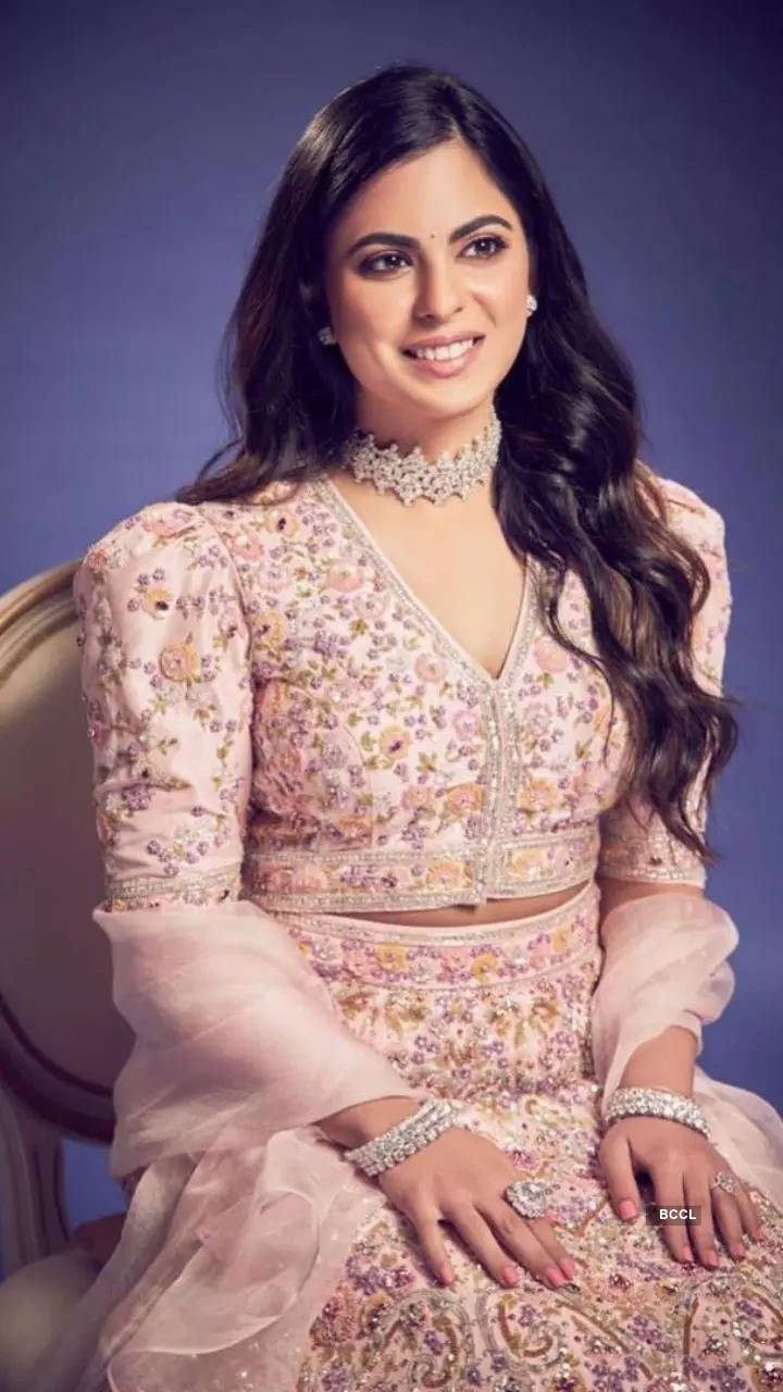 MET Gala 2019: Isha Ambani Looks Like a Dream Wearing a Gorgeous Lilac  Feather Gown and Diamond Jewellery - Masala