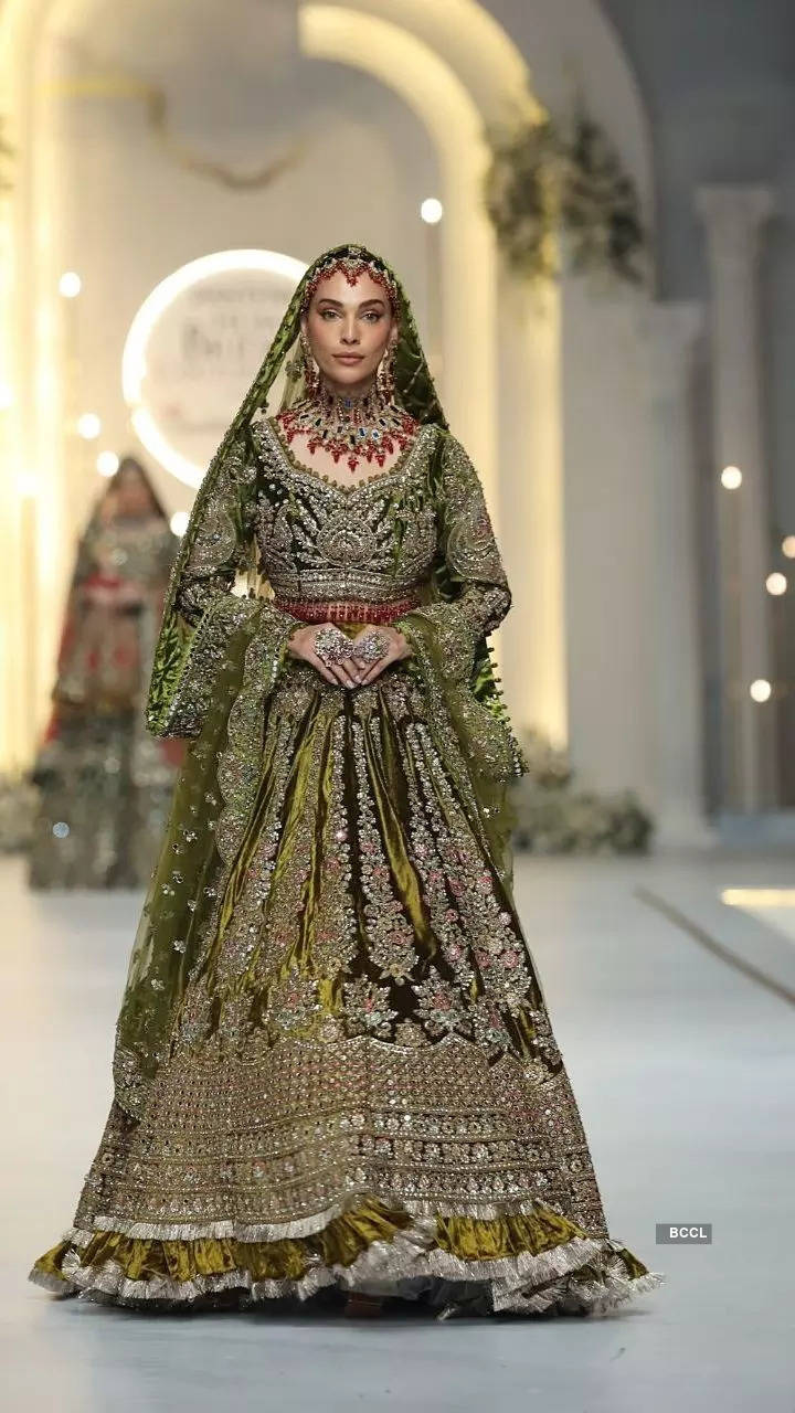 Pakistani Wedding Lehenga For Bride 2023