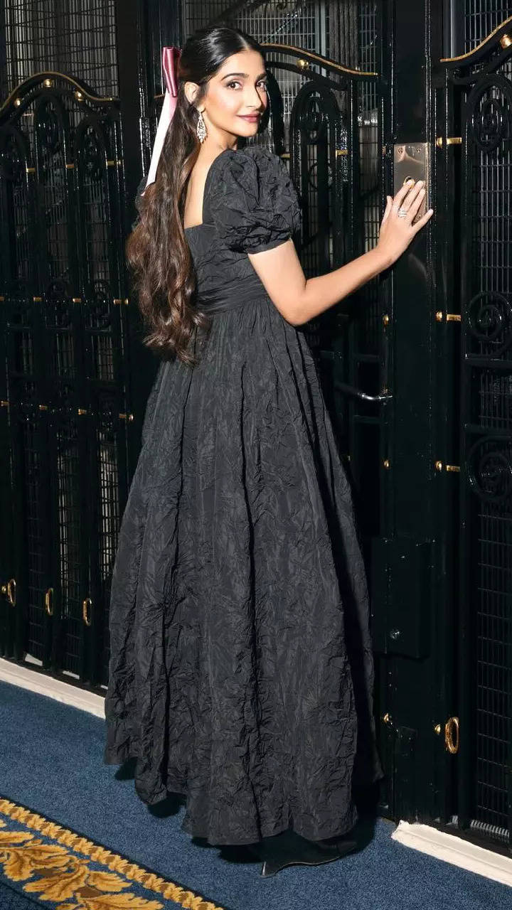 Sonam Kapoor dresses head-to-toe in Dior for a date night in Paris | Times  of India