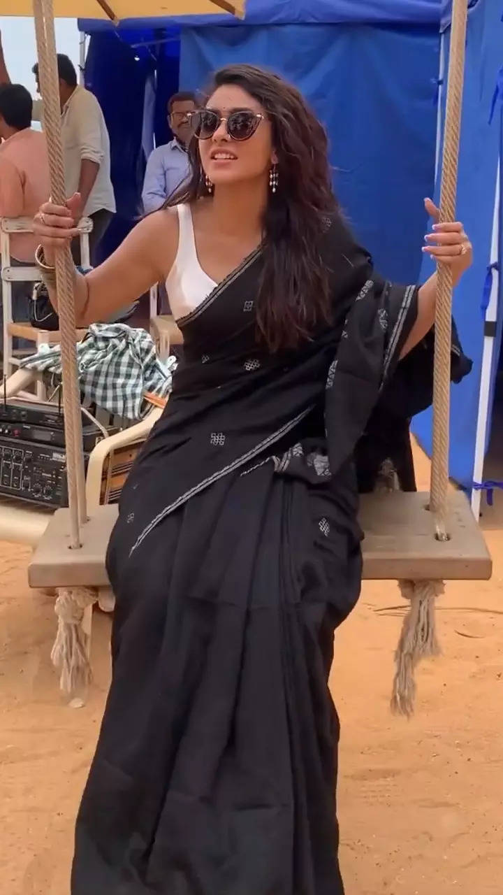 black saree • ShareChat Photos and Videos