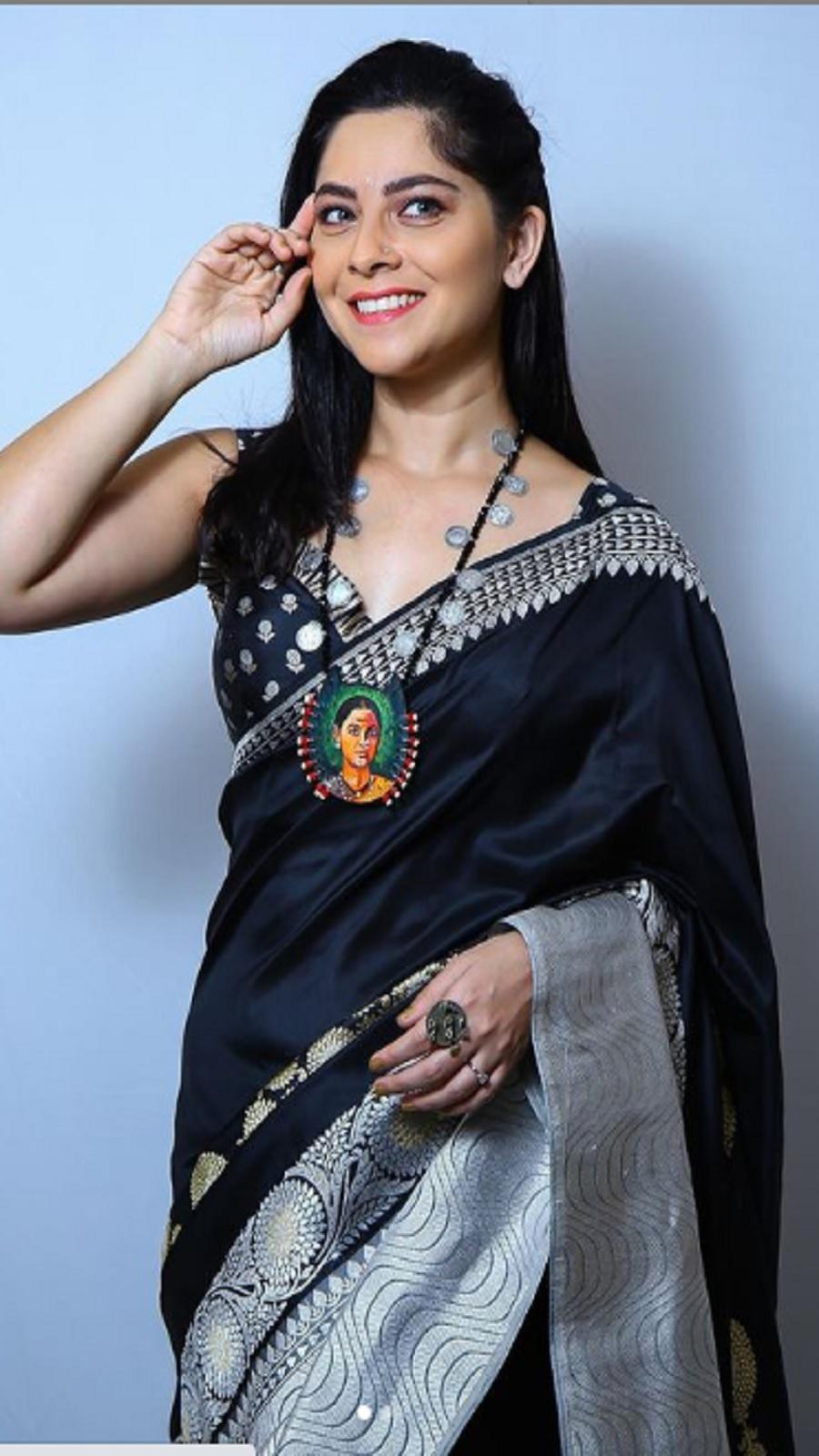 Barkha Singh Shows How To Ace A Simple Black Saree Look With Oxidised  Jewellery