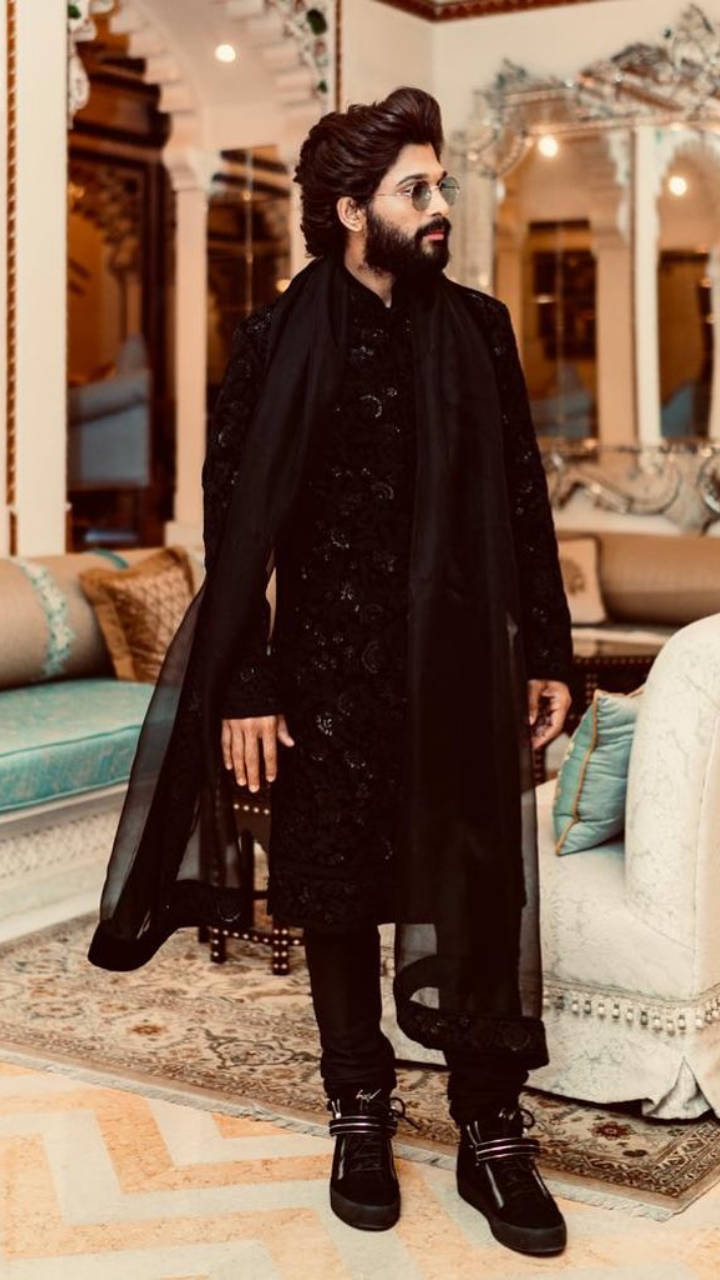 Image of Portrait of Actor Allu Arjun wearing black suit-QK333041-Picxy