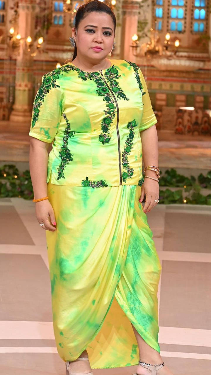 Bharti Singh New Photos Comedian posses in green cinderella dress flaunts  her baby bump | Bharti Singh Photos: सिंड्रेला ड्रेस में खूबसूरत लग रही हैं  भारती सिंह, कॉमेडियन ने ऐसे फ्लॉन्ट किया