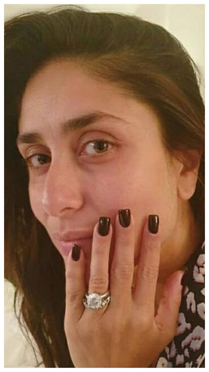 Sonam Kapoor got her mangalsutra customized with her and Anand Ahujas star  signs check pic: हाथ में मंगलसूत्र पहने हुए सोनम कपूर की तस्वीर वायरल, आनंद  अहूजा से है इसका खास कनेक्शन -