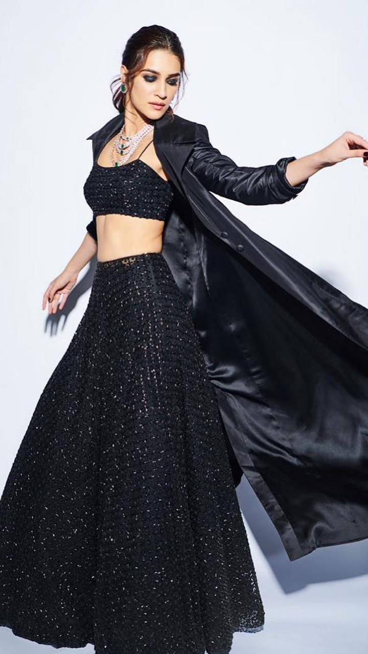Bollywood Shilpa Shetty in Exclusive Maroon Bridal Lehenga - MiaIndia.com