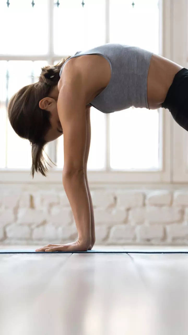 Yoga Pose No. 2: Neck Rolls , 7 Yoga Poses for a More Productive (and  Happy) Day - (Page 3)