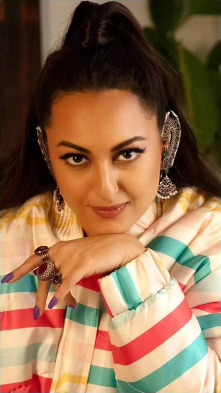 Sonakshi Sinha flaunts her 'curly fries'