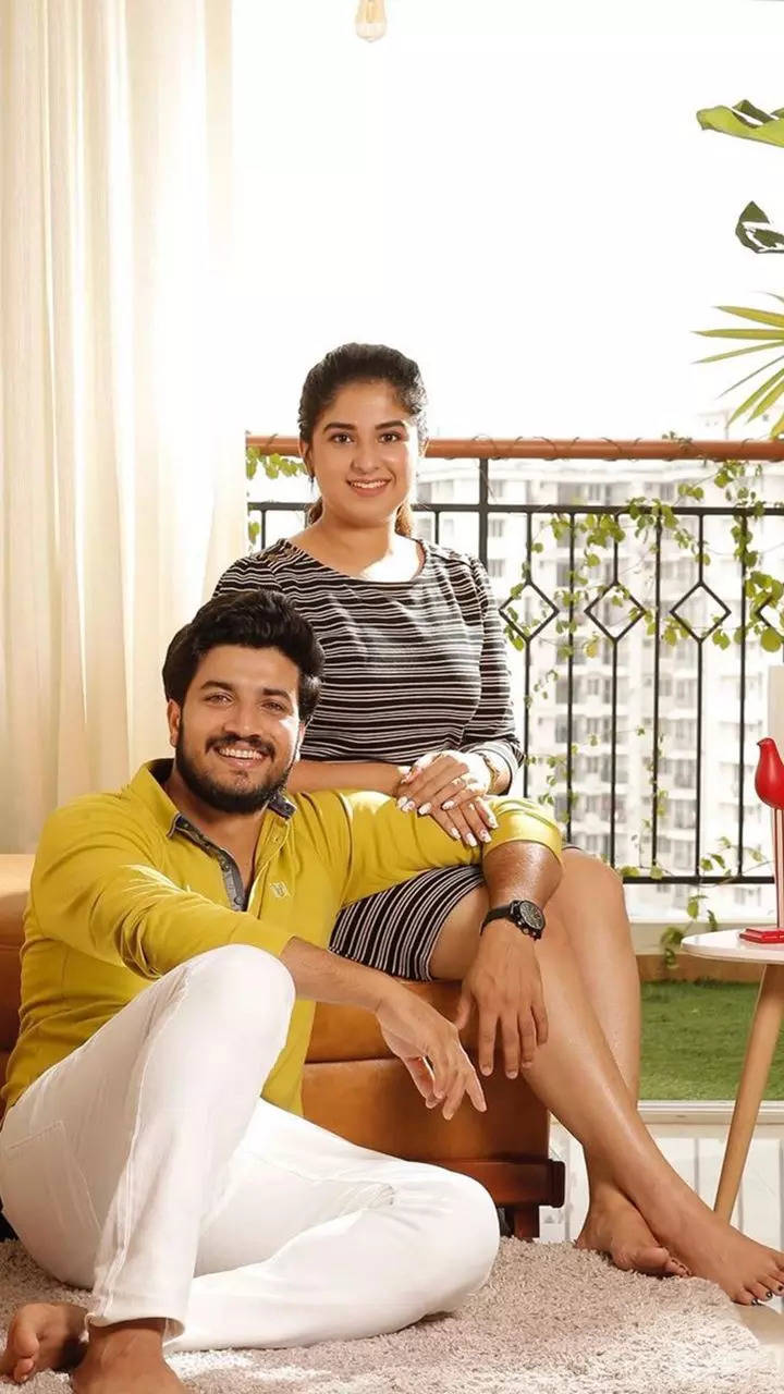 TV couple Jeeva-Aparna sets major couple goals