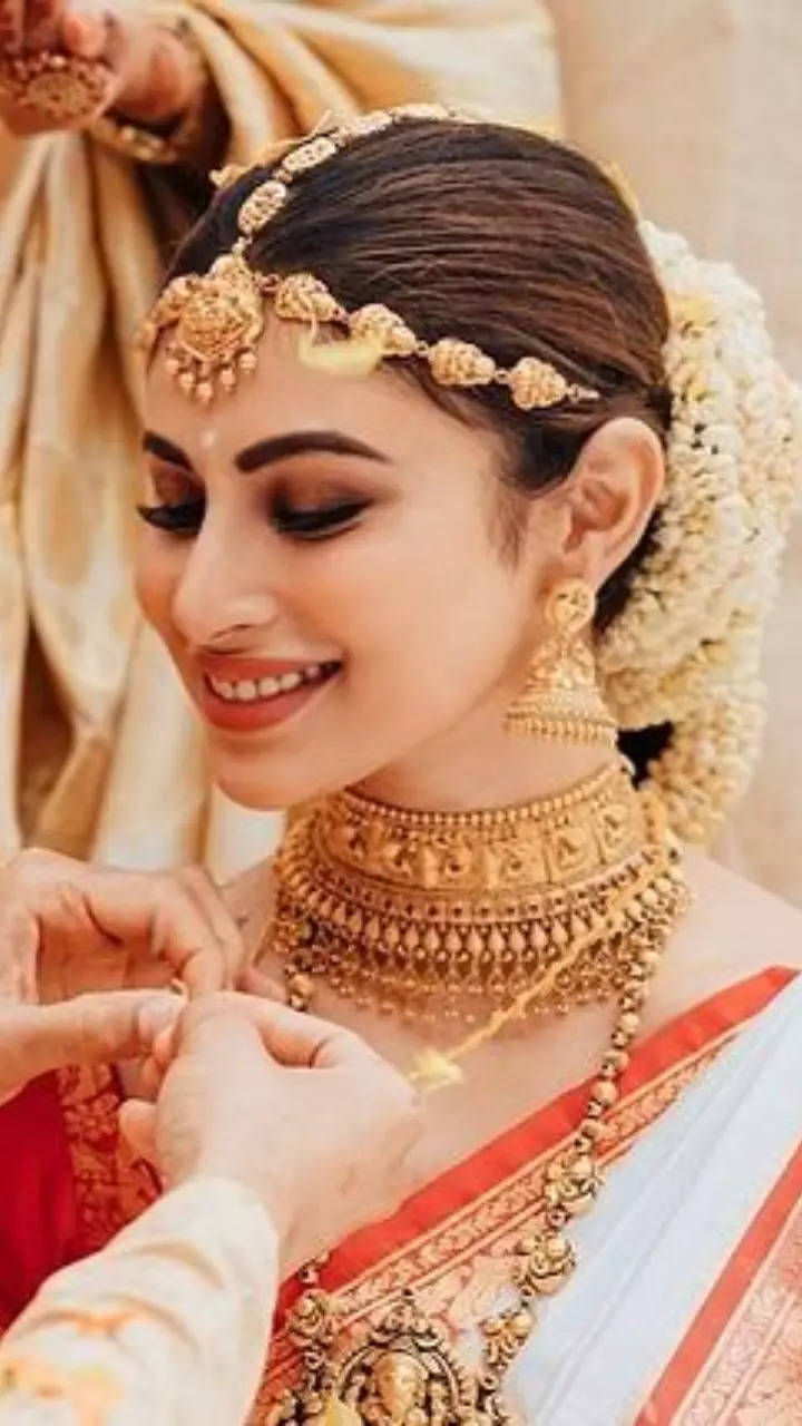 Bridal Makeup Service With Western Hairstyle in 55Sector Gurugram   Ritzart