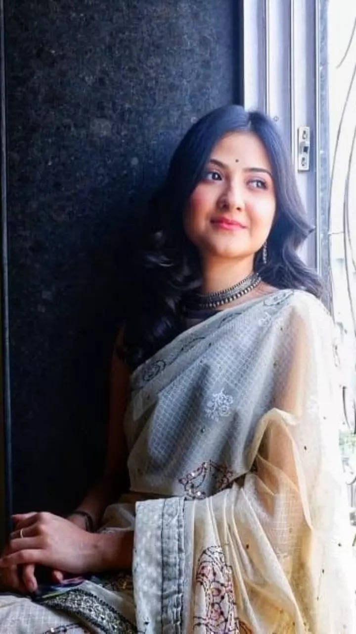 Actress Ditipriya Roy HD Photos and Wallpapers April 2023 - Gethu Cinema