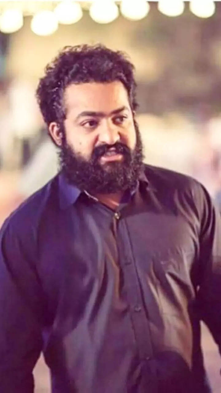 Hairstylist Aalim Hakim Shares Pic With Jr NTR, Fans Wonder If It's Actor's  Devara Look - News18