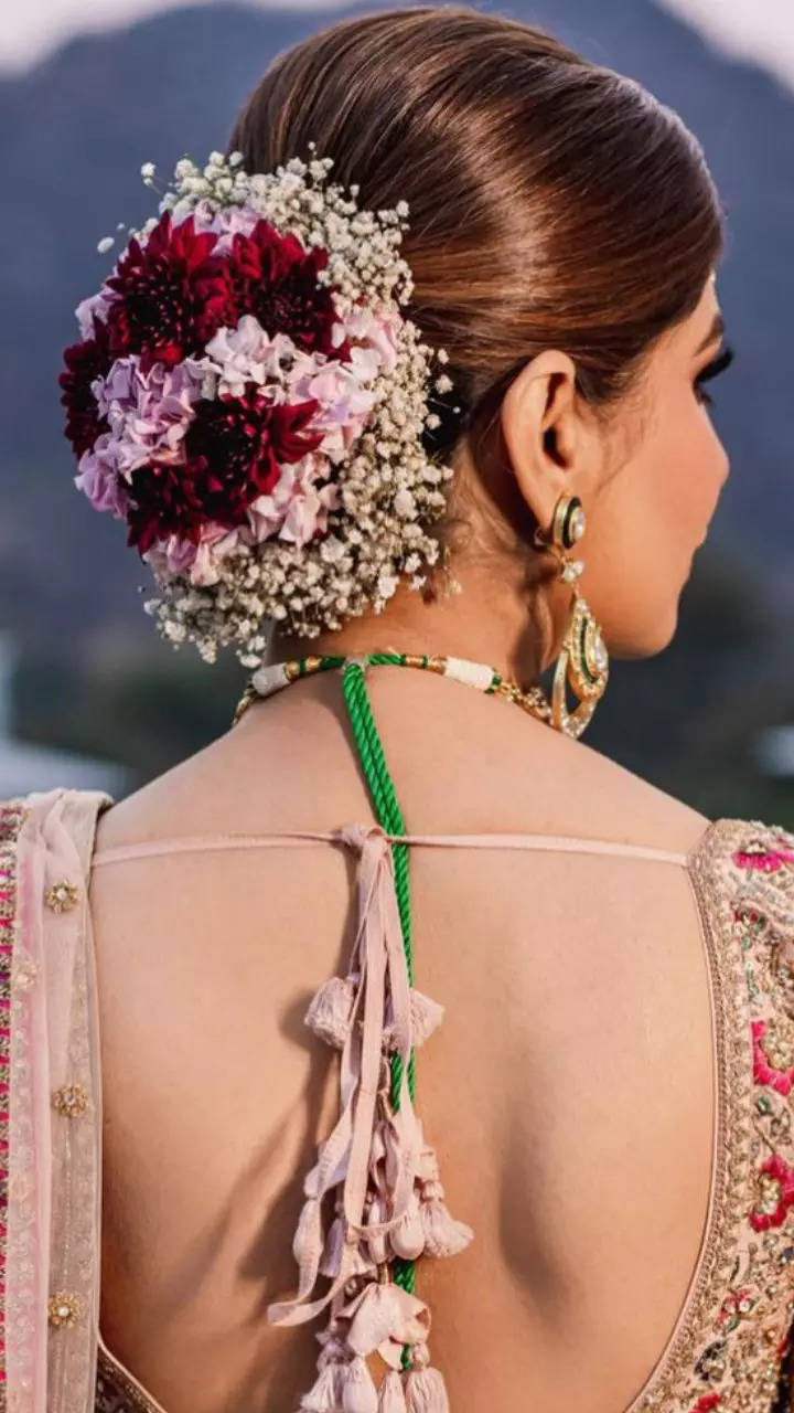2,228 Likes, 34 Comments - Prerna (@makeupbyprernakhullar) on Instagram:  “In the world of Sab… | Wedding bun hairstyles, Wedding hairstyles bride,  Indian hairstyles