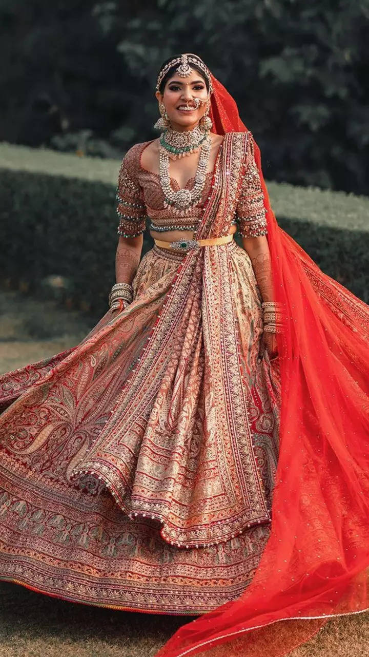 25 Most Beautiful All-Golden Lehengas That Real Brides Wore! – WedBook |  Golden bridal lehenga, Indian bridal outfits, Indian bride outfits